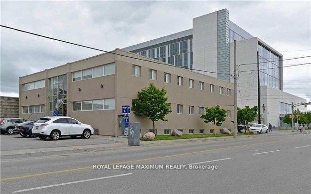 Oshawa, ON L1H 1B7,172 King ST E #103