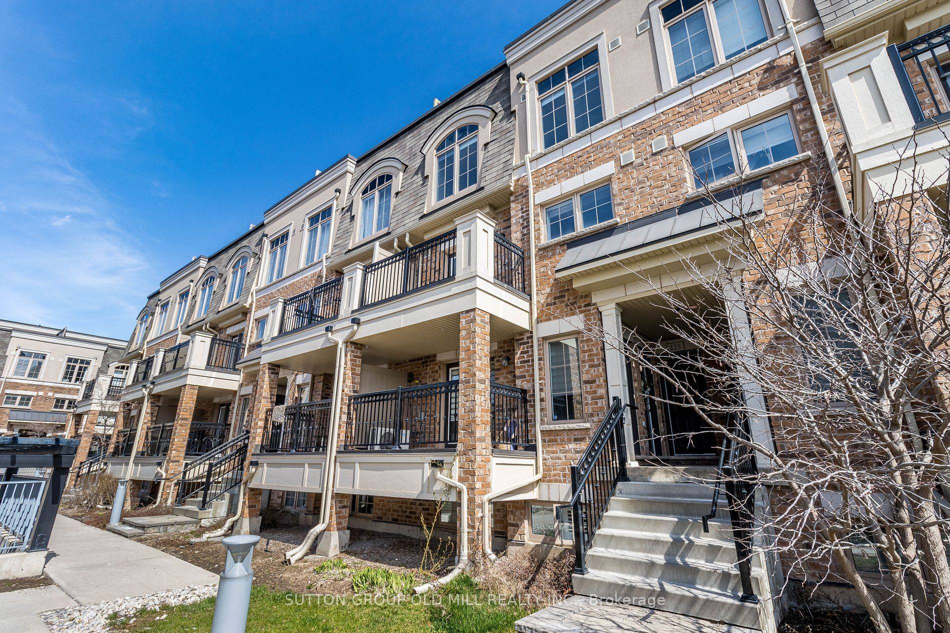 Oakville, ON L6M 0S3,2441 Greenwich DR #124