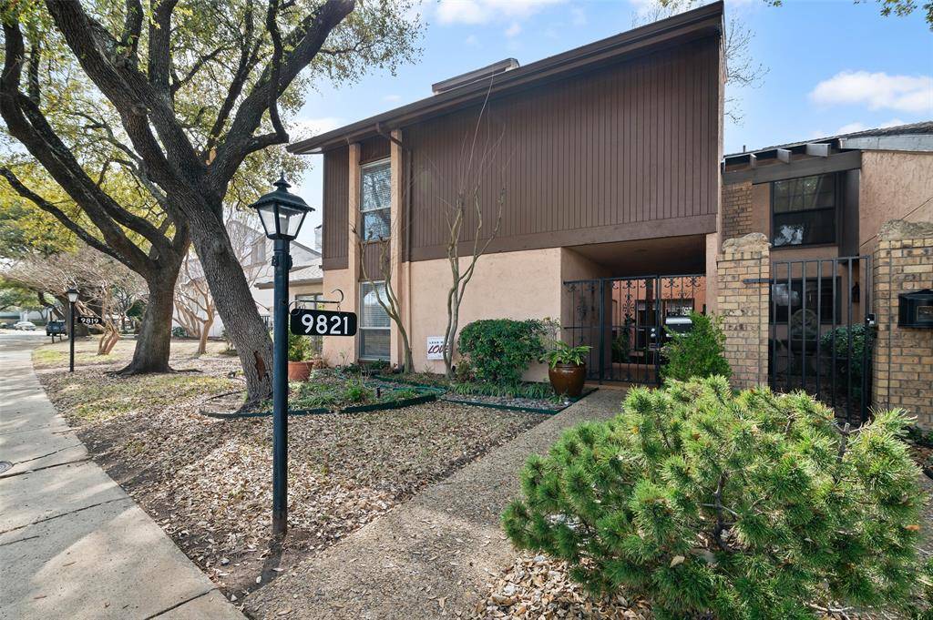 Dallas, TX 75243,9821 Smokefeather Lane