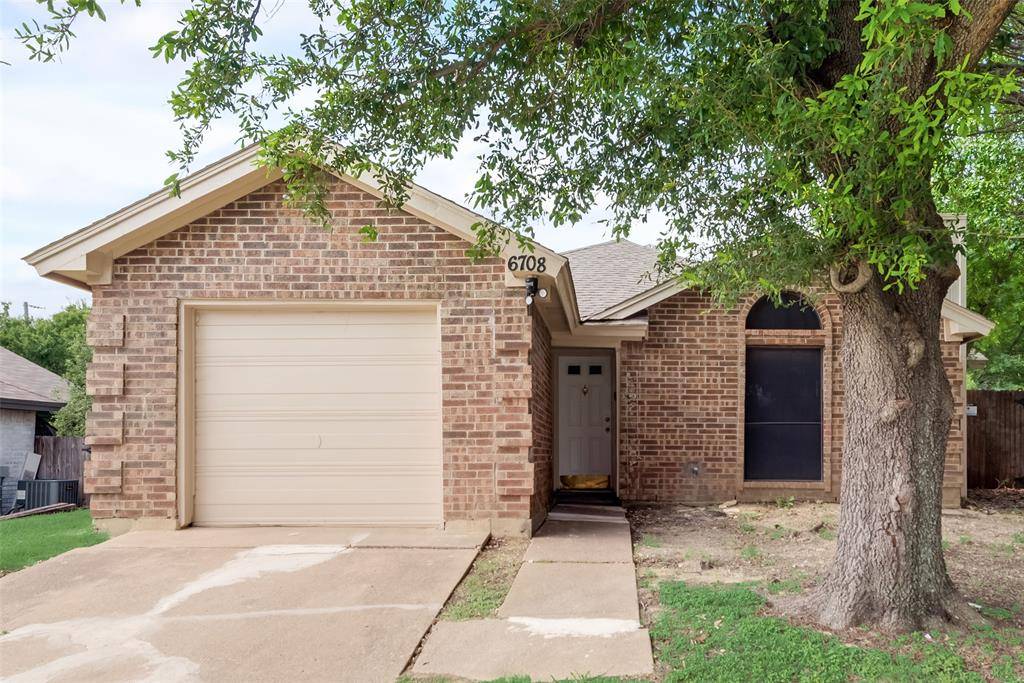 Fort Worth, TX 76135,6708 Roxanne Way