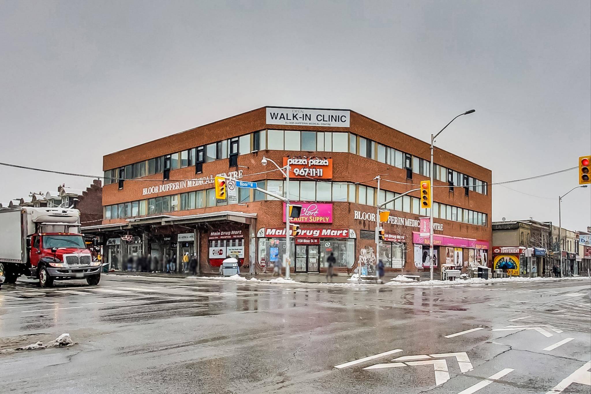 Toronto W02, ON M6H 4B5,1011 Dufferin ST #309