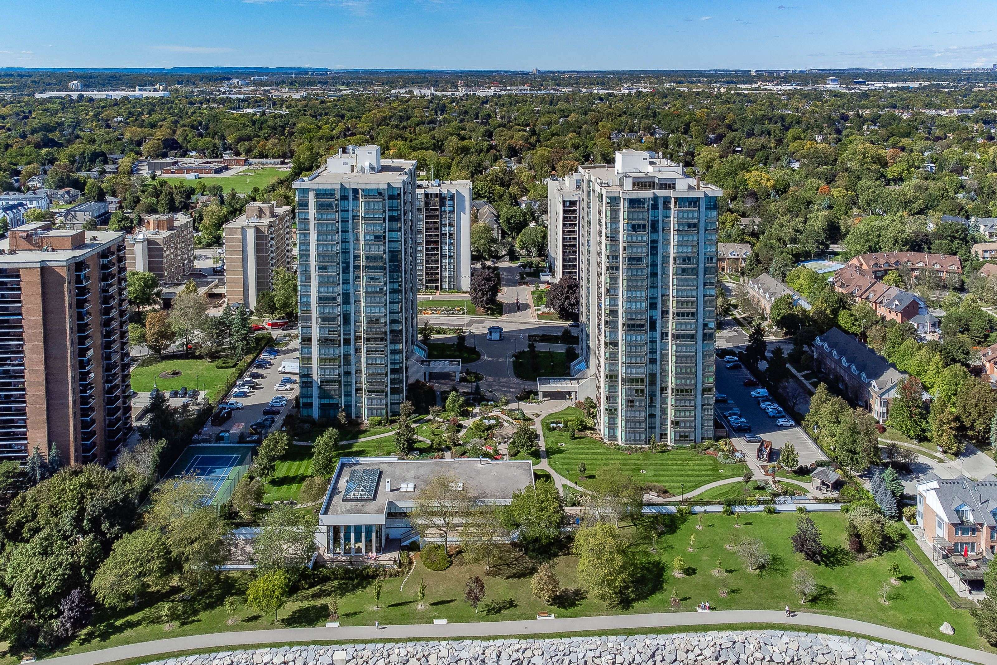 Oakville, ON L6L 5V1,2170 Marine DR #2102