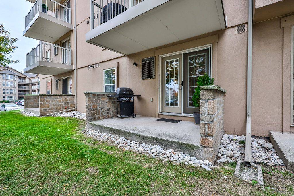 Oakville, ON L6M 4N5,1460 Bishops Gate #103