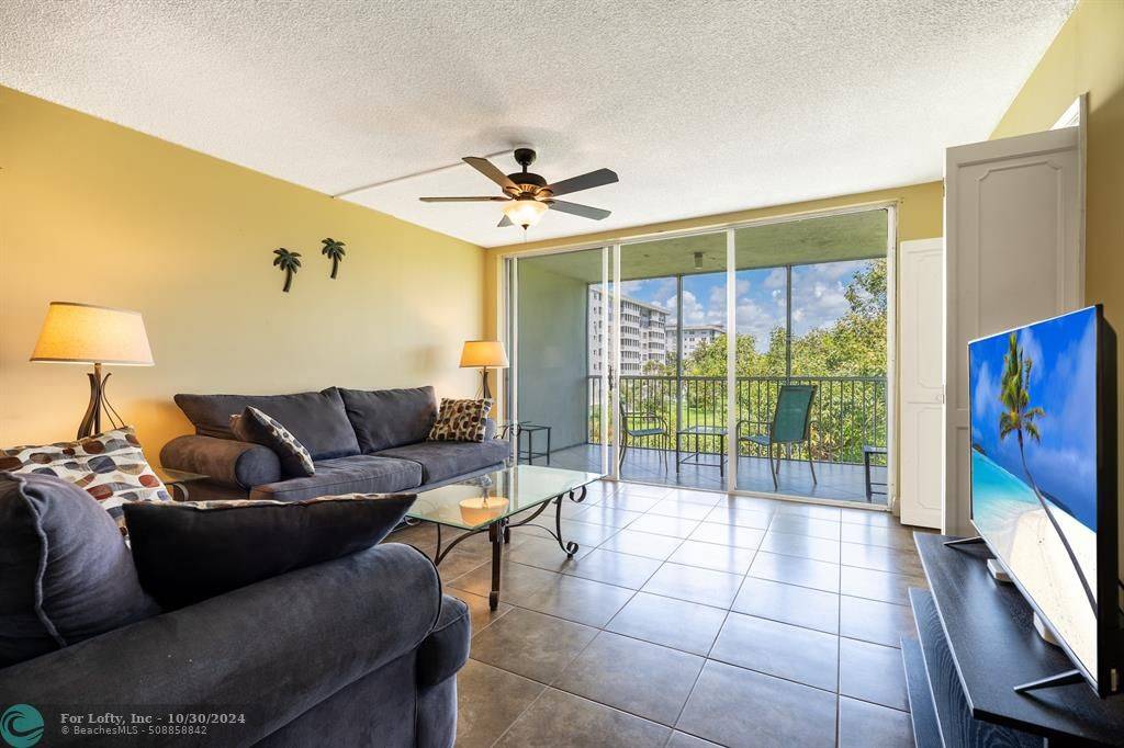 Pompano Beach, FL 33069,3351 S Palm Aire Dr  #409