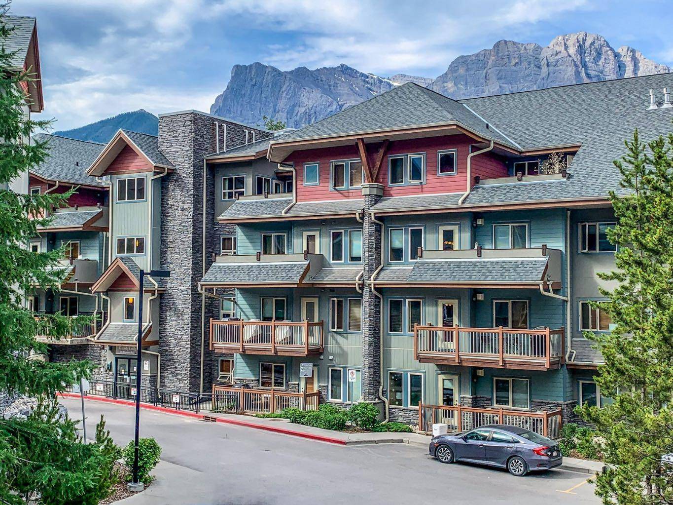 Canmore, AB T1W 0G2,101 Montane RD #417