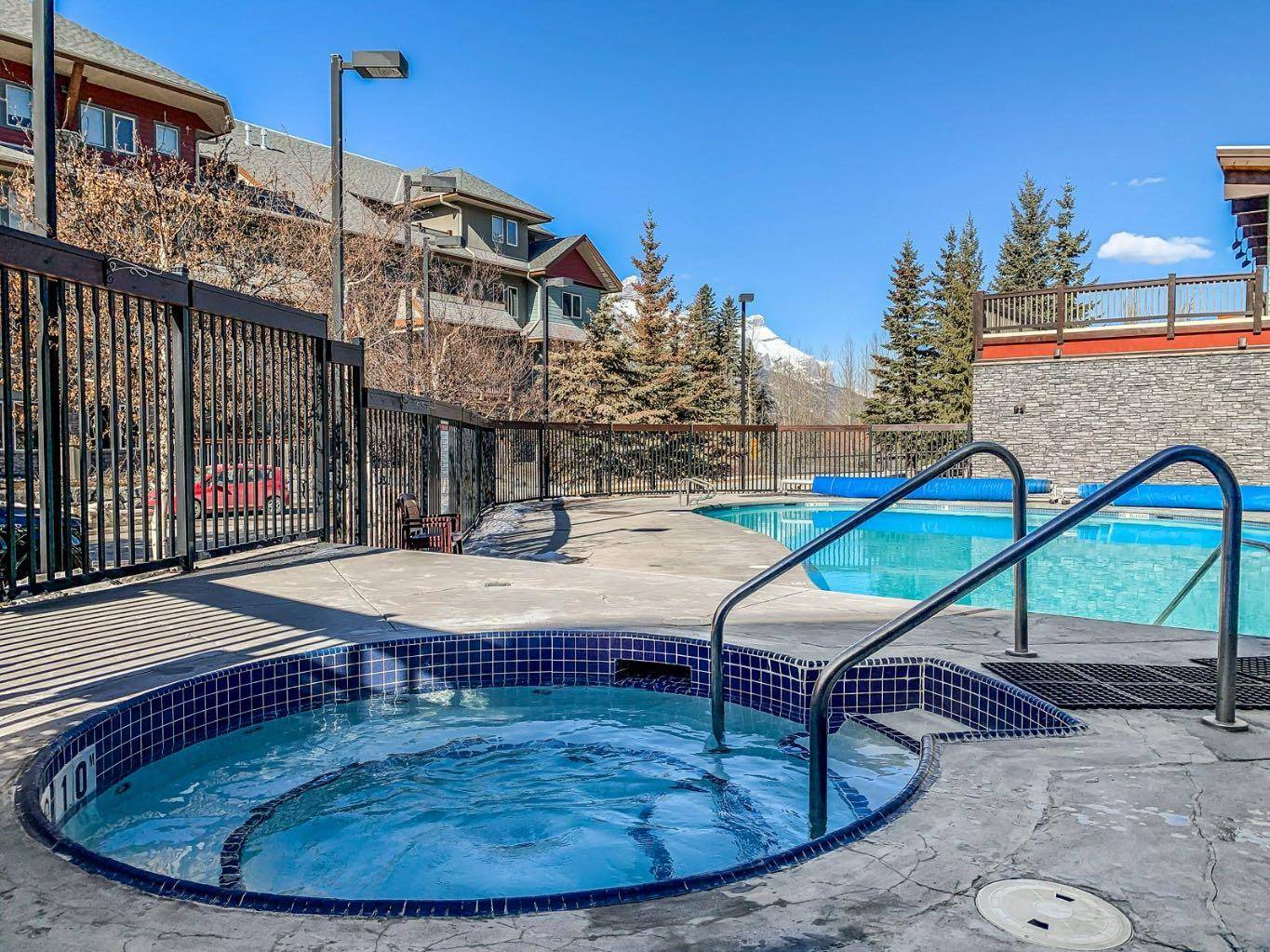 Canmore, AB T1W 0G2,101 Montane RD #417