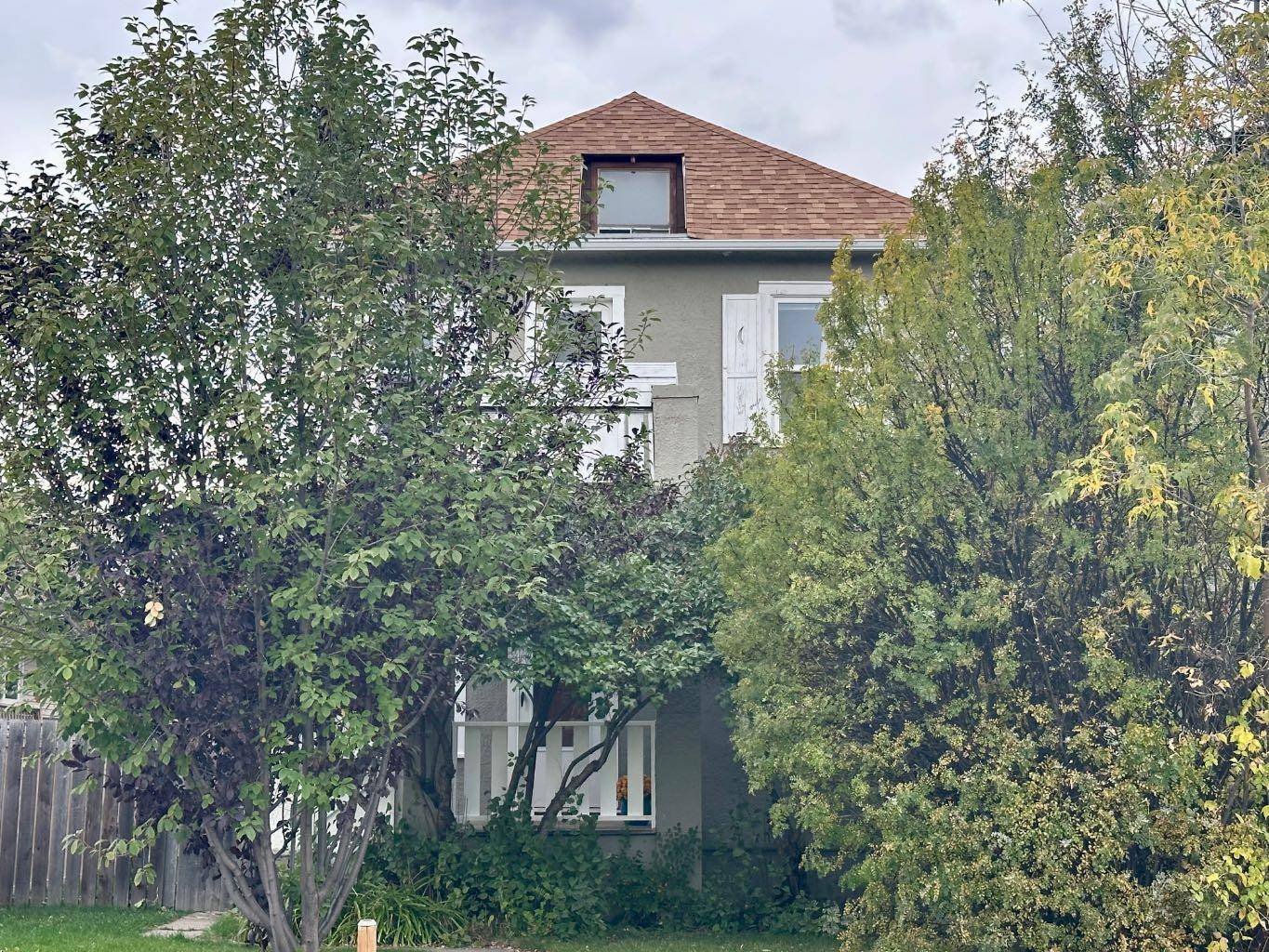 Calgary, AB T3E 2A3,2013 26 ST SW