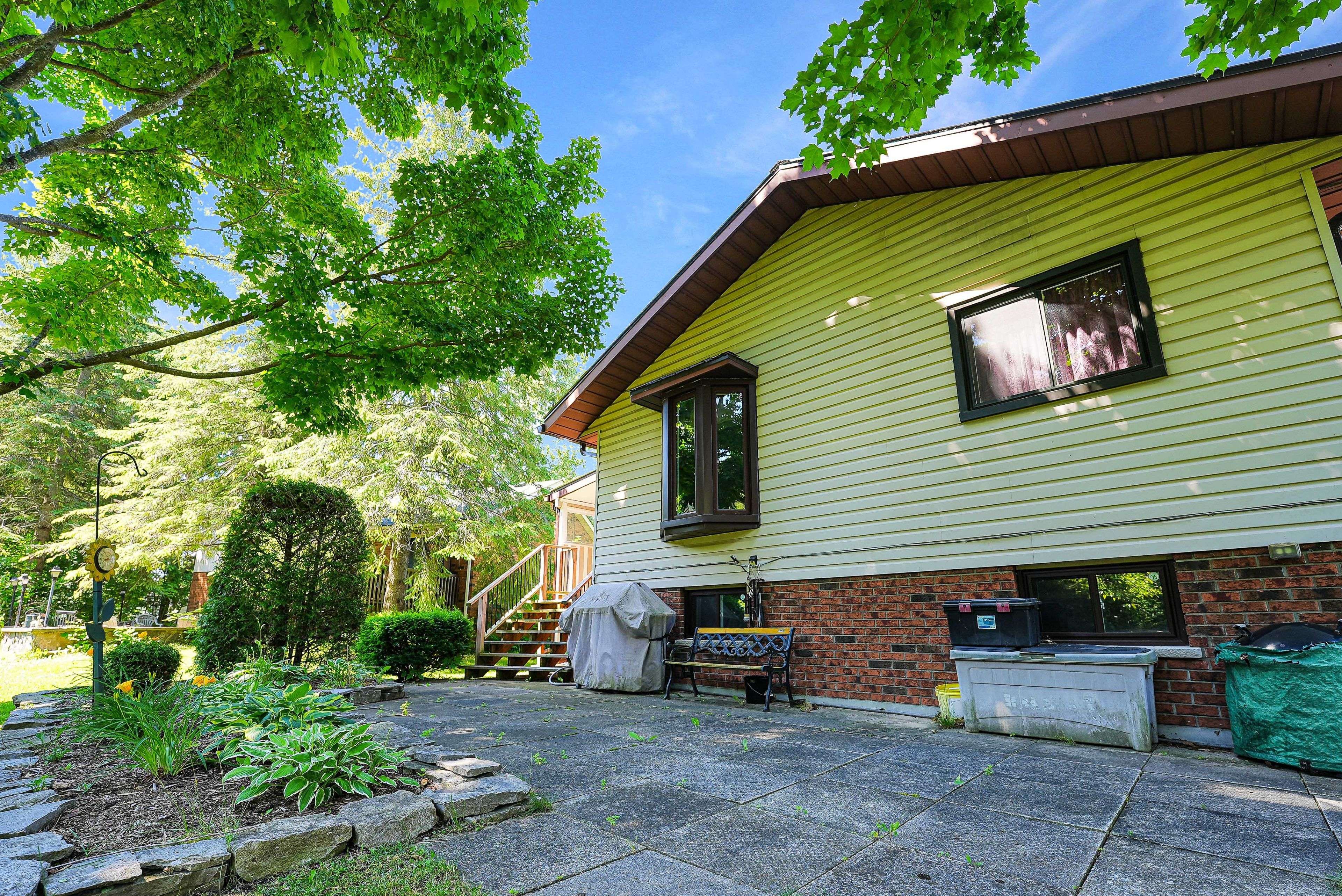 Kawartha Lakes, ON K0M 1N0,86 Clifton ST