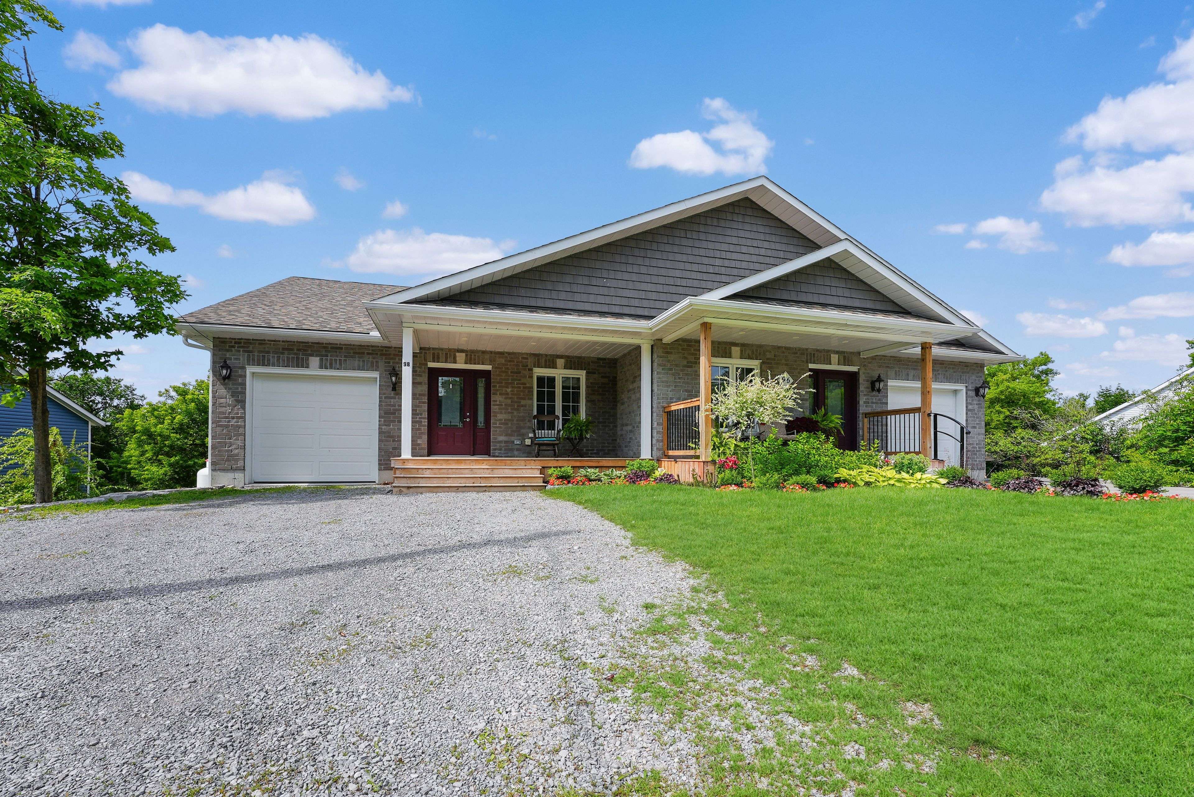 Kawartha Lakes, ON K0M 1N0,98 Bond ST N