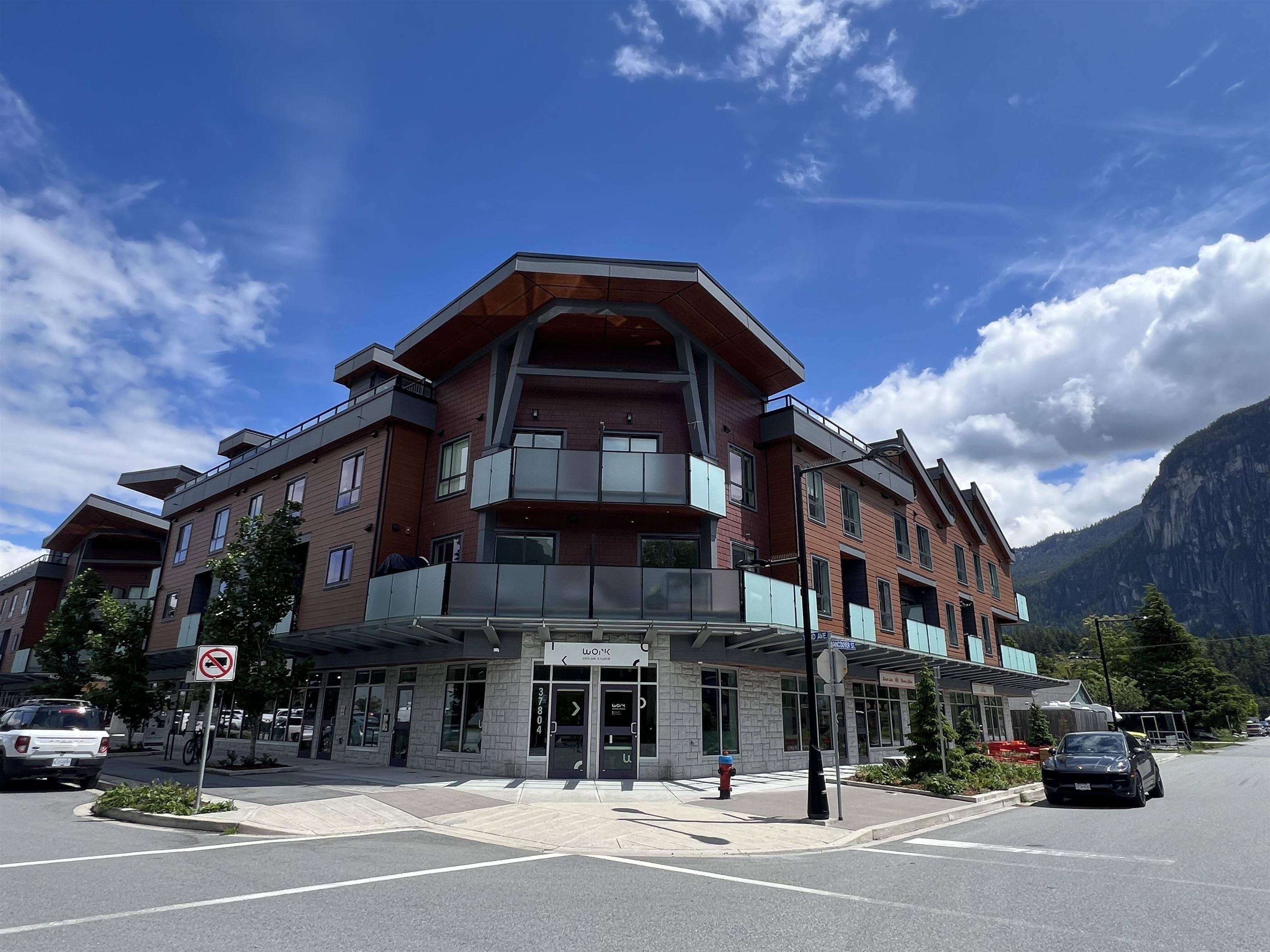 Squamish, BC V8B 0R8,37804 THIRD AVENUE