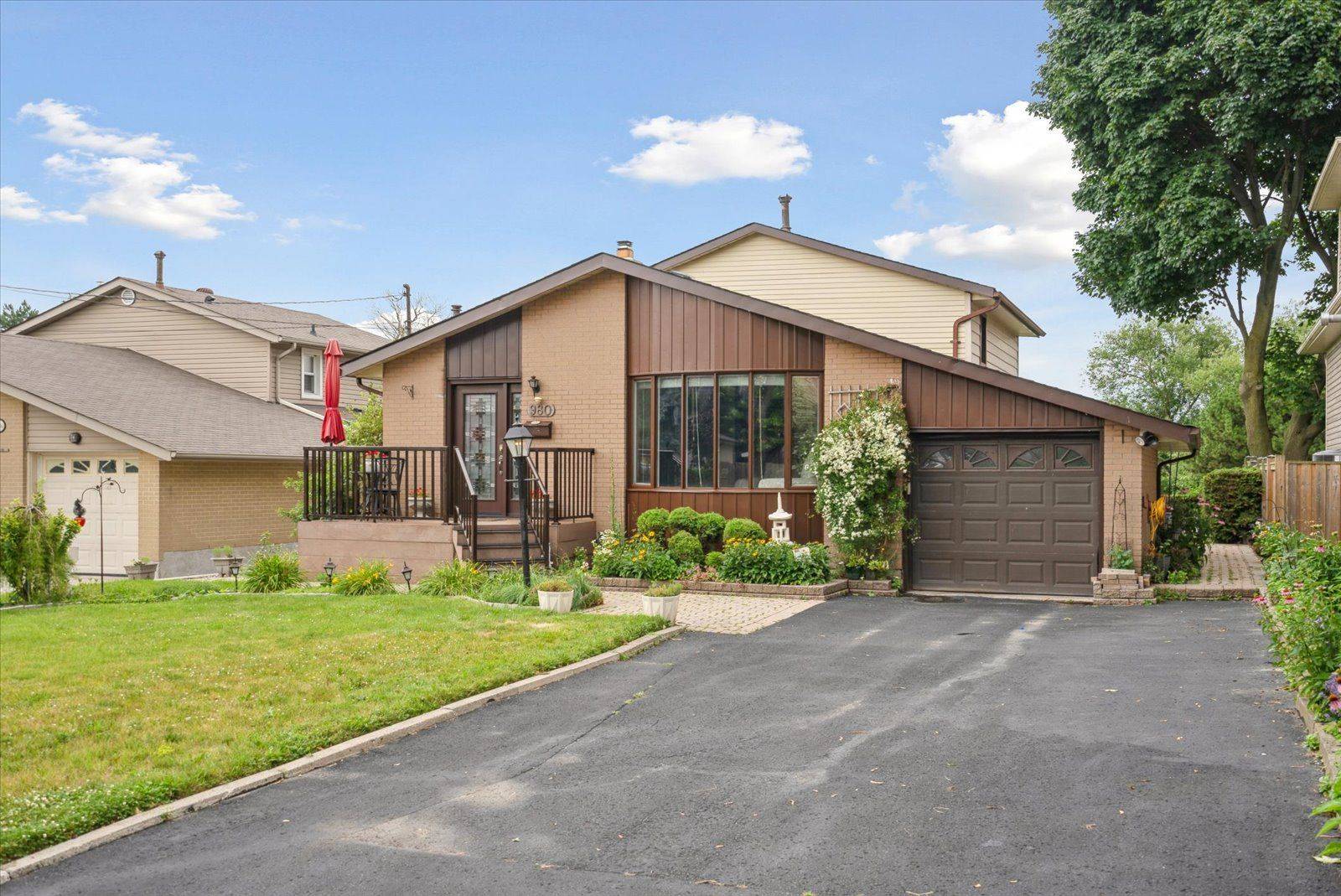 Pickering, ON L1W 2J1,980 Essa CRES