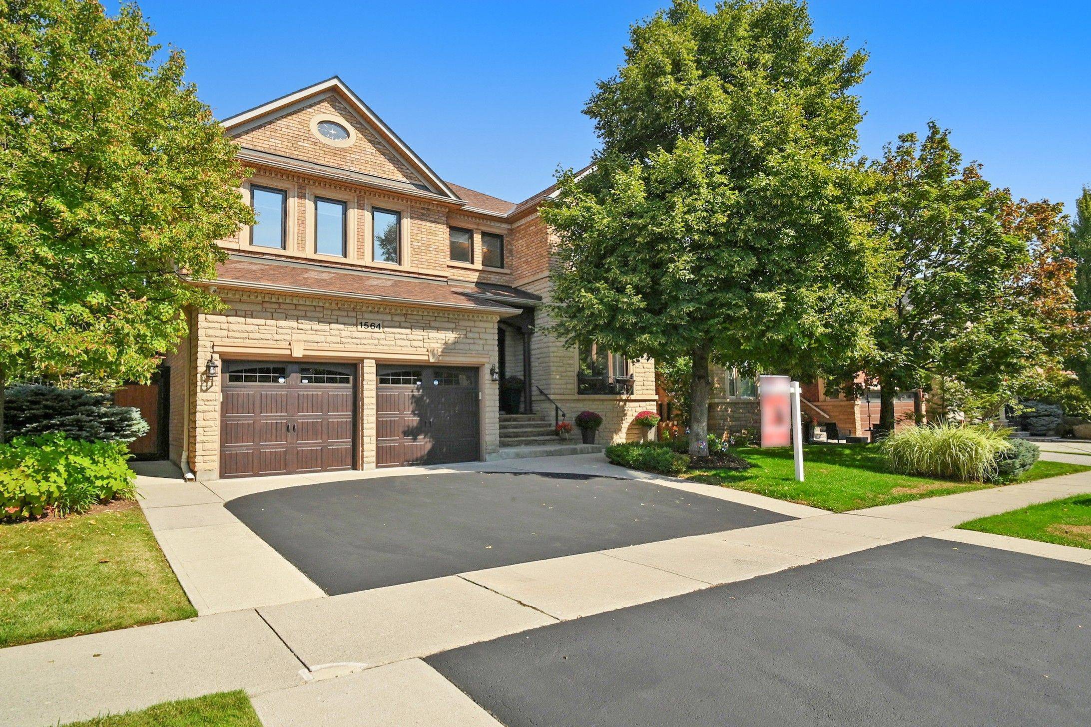 Oakville, ON L6H 7J9,1564 Pinery CRES