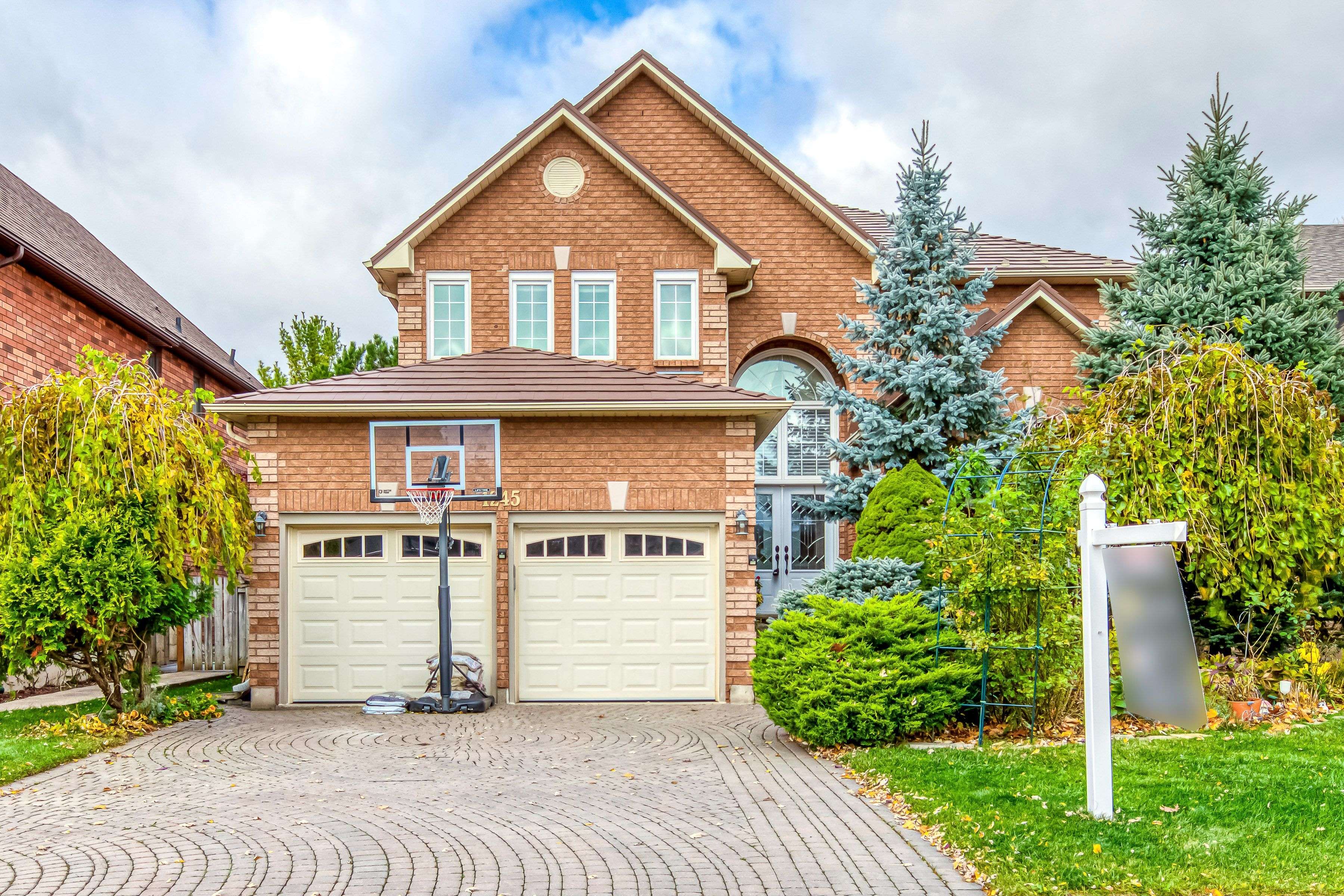 Oakville, ON L6M 3J5,1245 Bowman DR