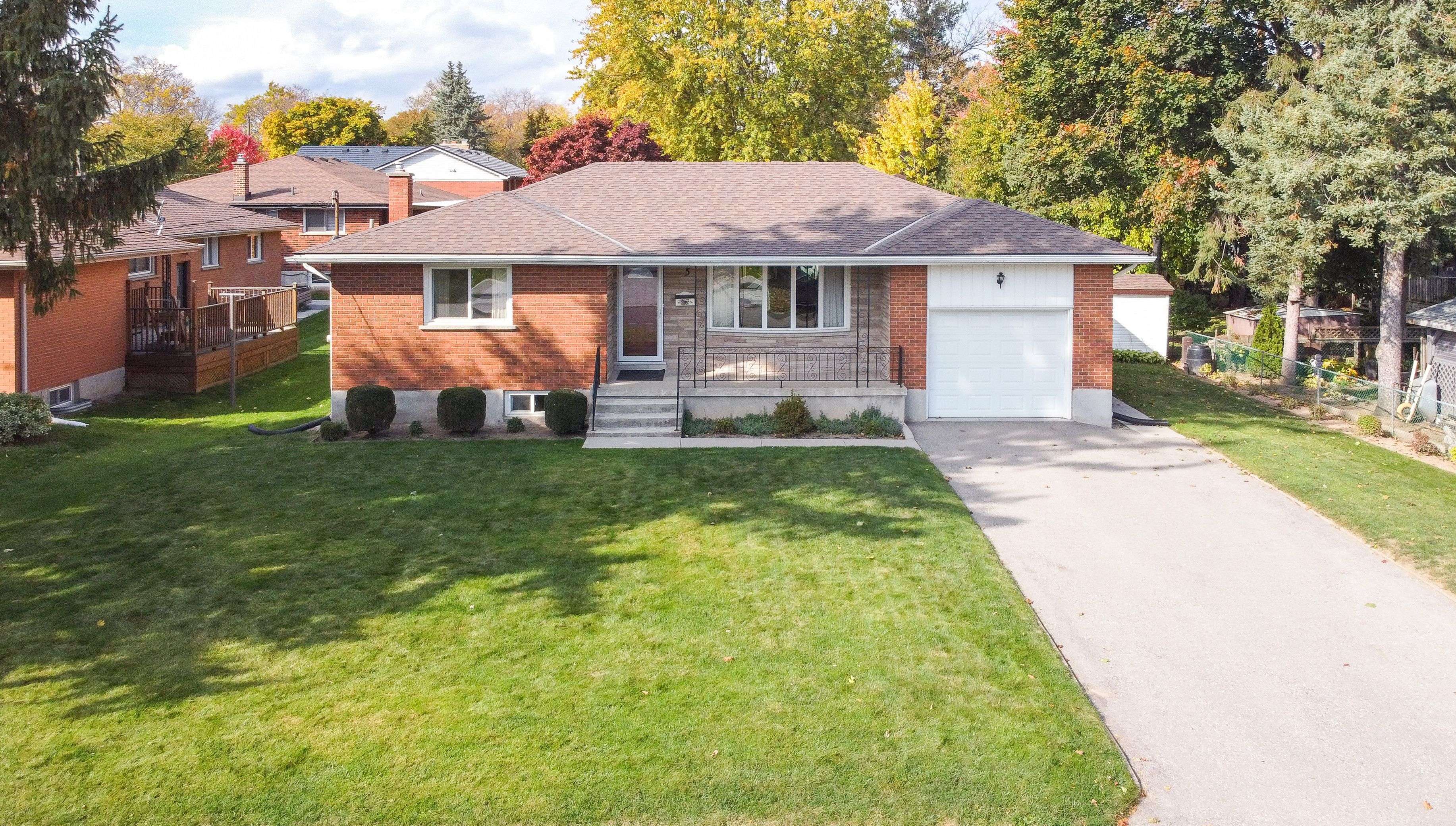 Brantford, ON N3R 2T9,5 Allwood ST