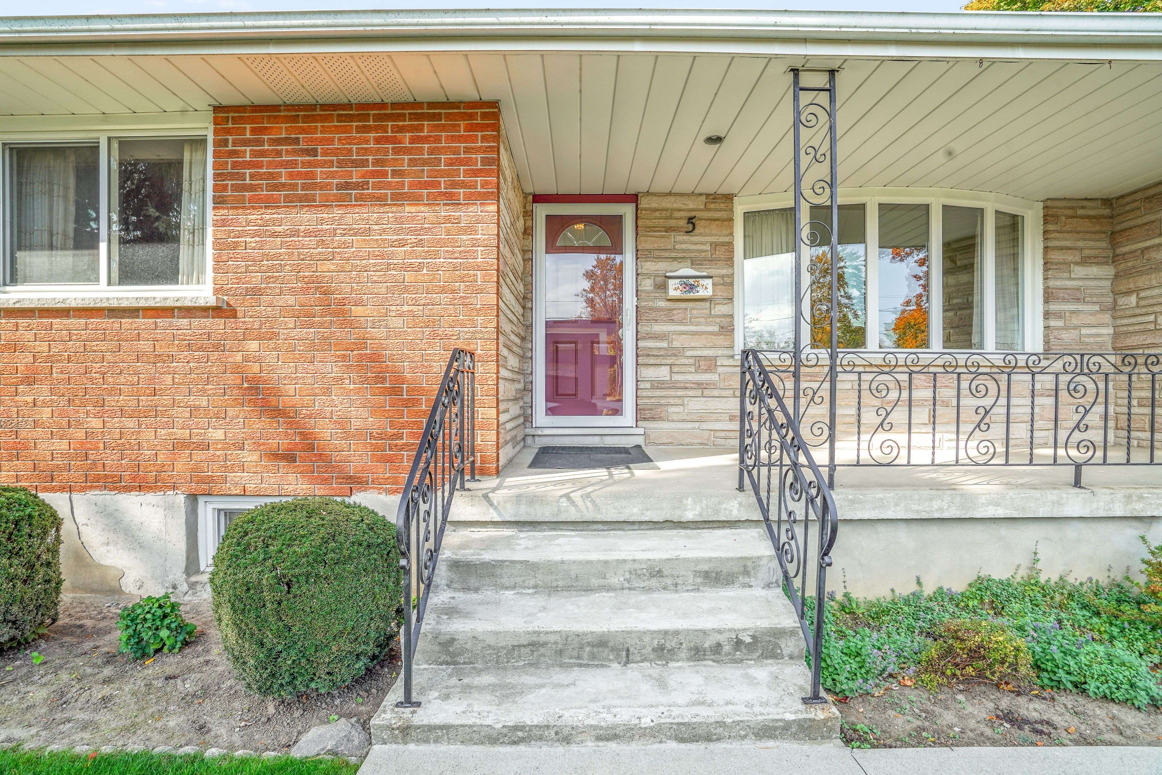 Brantford, ON N3R 2T9,5 Allwood ST