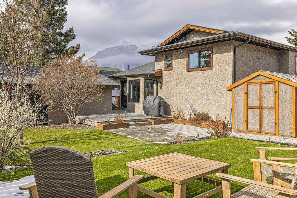 Canmore, AB T1W 1A9,342 Hoodoo CRES