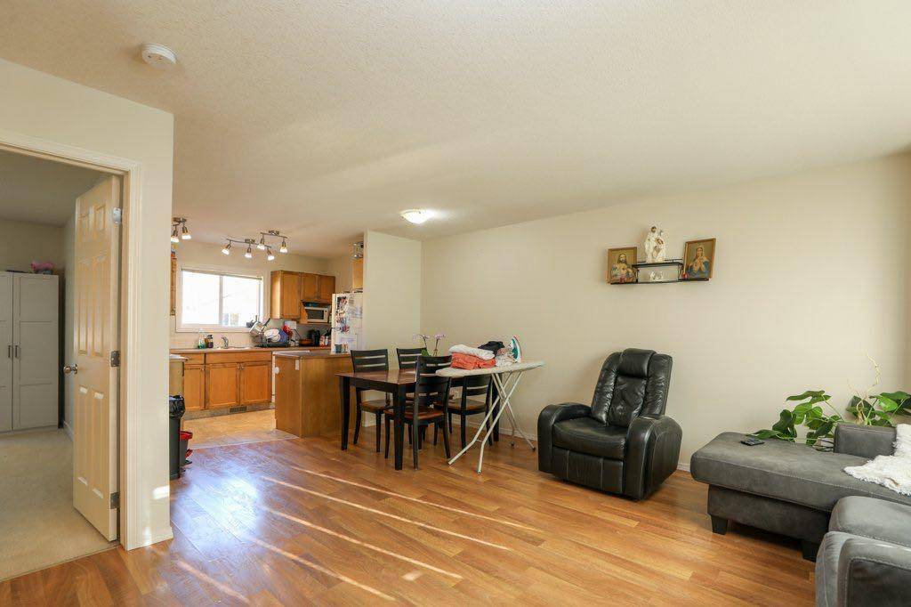 Lethbridge, AB T1J 3A8,109 Silkstone RD W #6