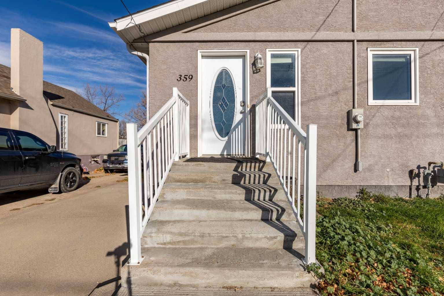 Cardston, AB T0K0K0,359 3 AVE W