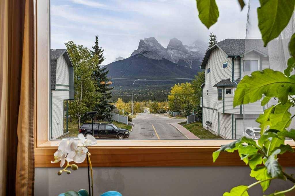 Canmore, AB T1W 1K6,200 Glacier DR #70