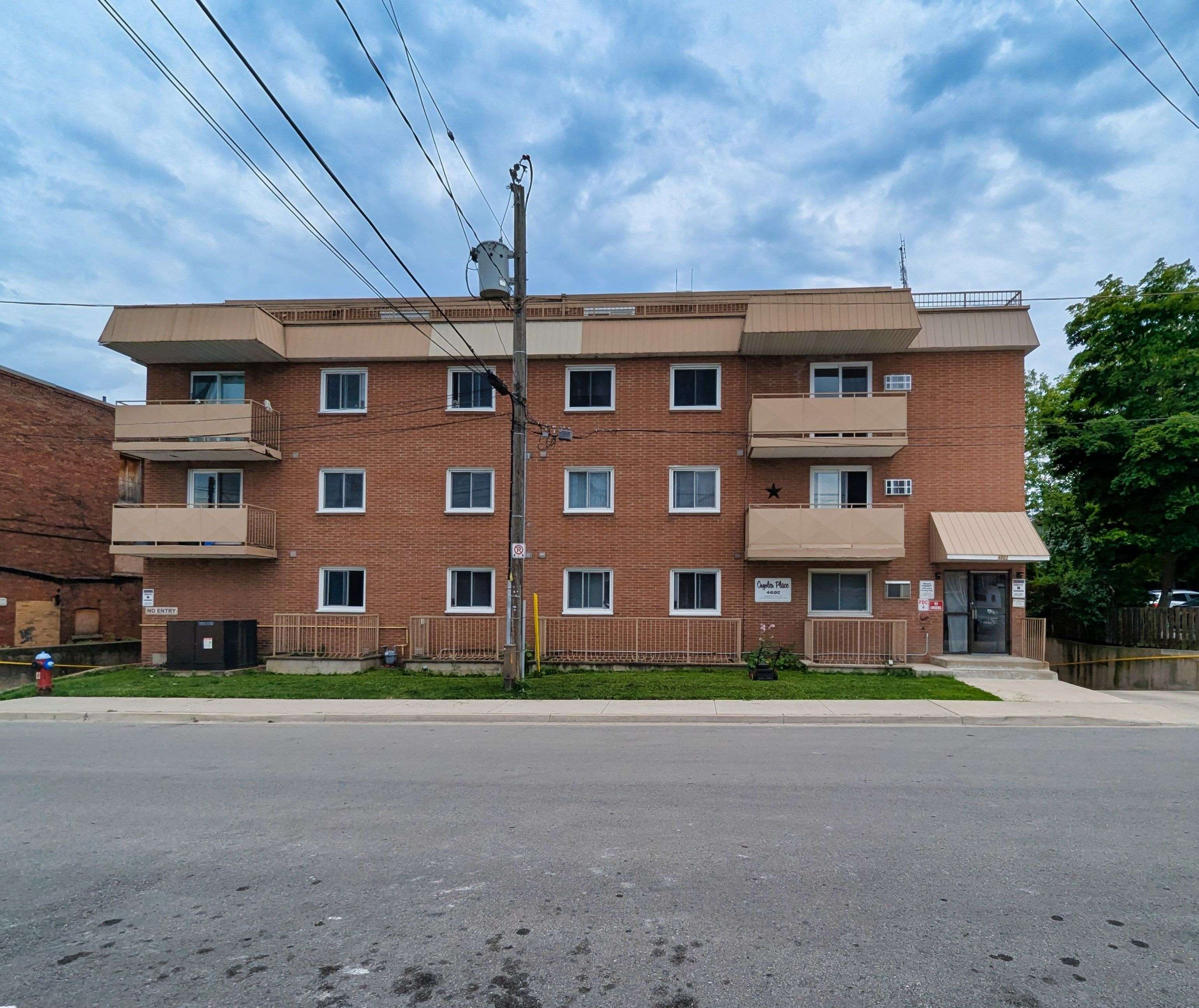 Niagara Falls, ON L2E 3V8,4692 Crysler AVE #305