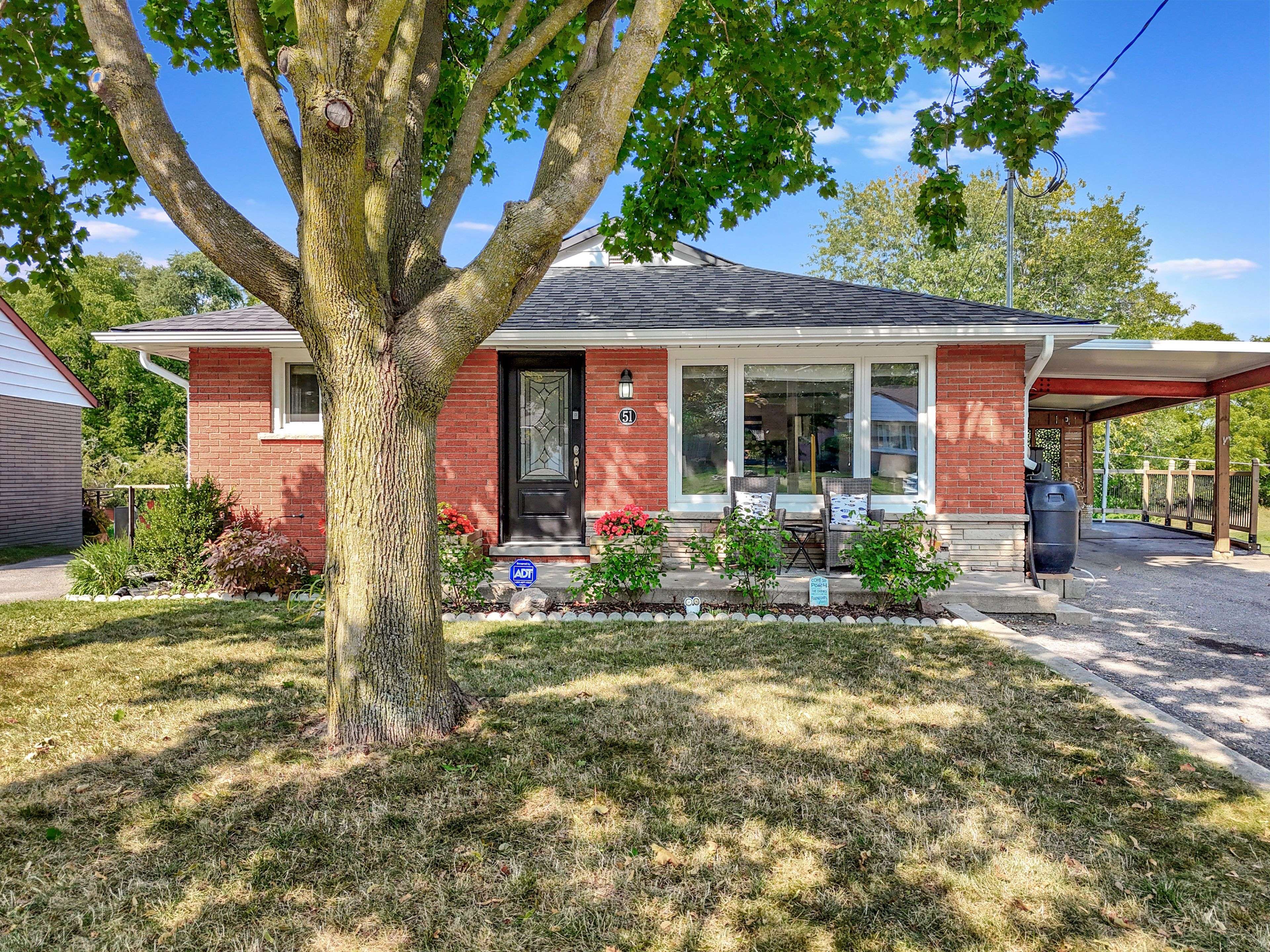 Kitchener, ON N2M 4M5,51 Southmoor DR