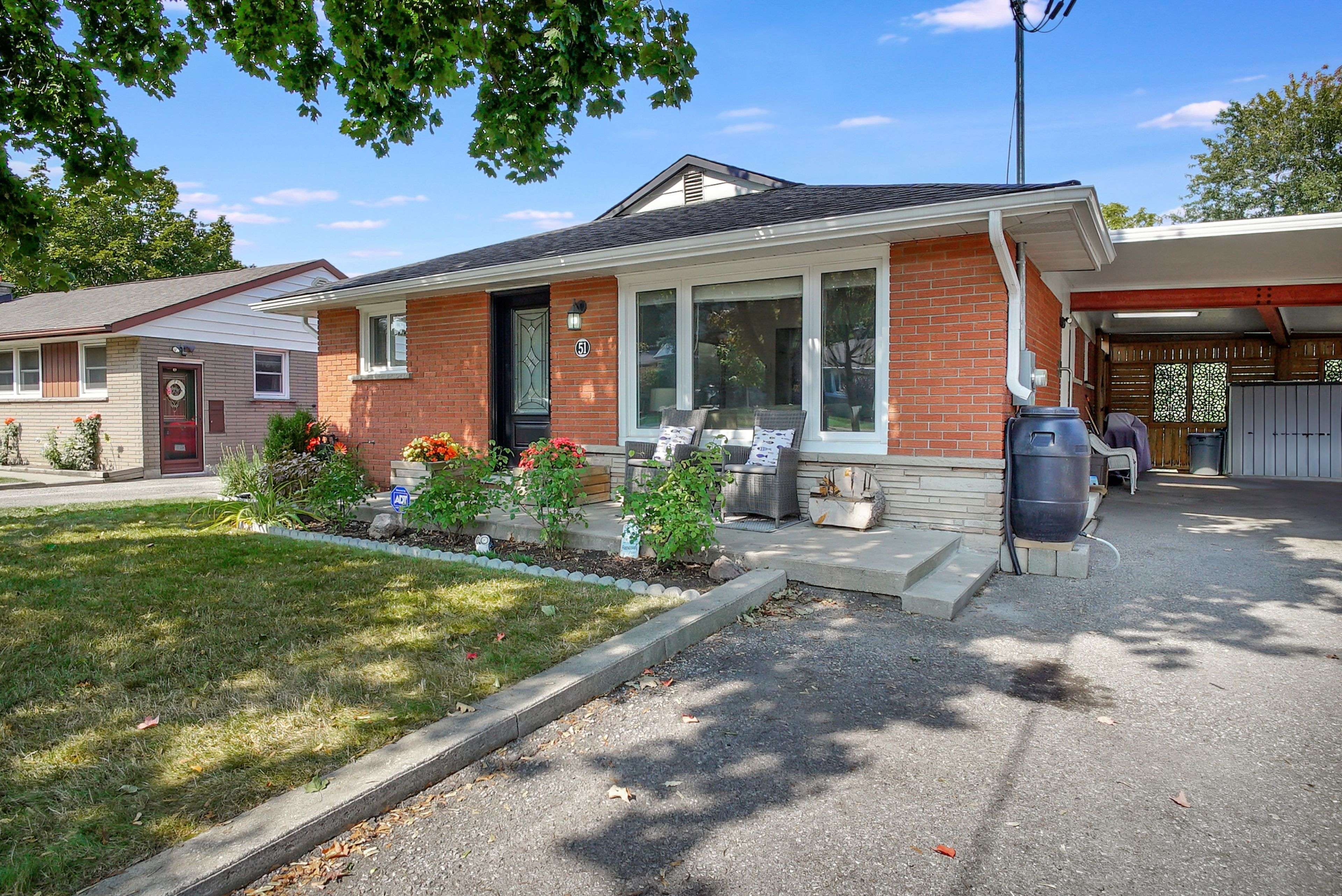 Kitchener, ON N2M 4M5,51 Southmoor DR