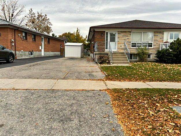 Toronto W05, ON M9L 1E3,67 DELLBROOK CRES