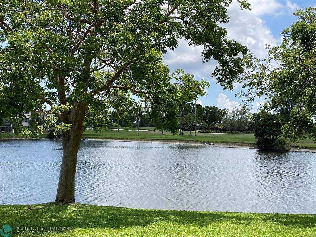 Pembroke Pines, FL 33025,9500 N Hollybrook Lake Dr  #103