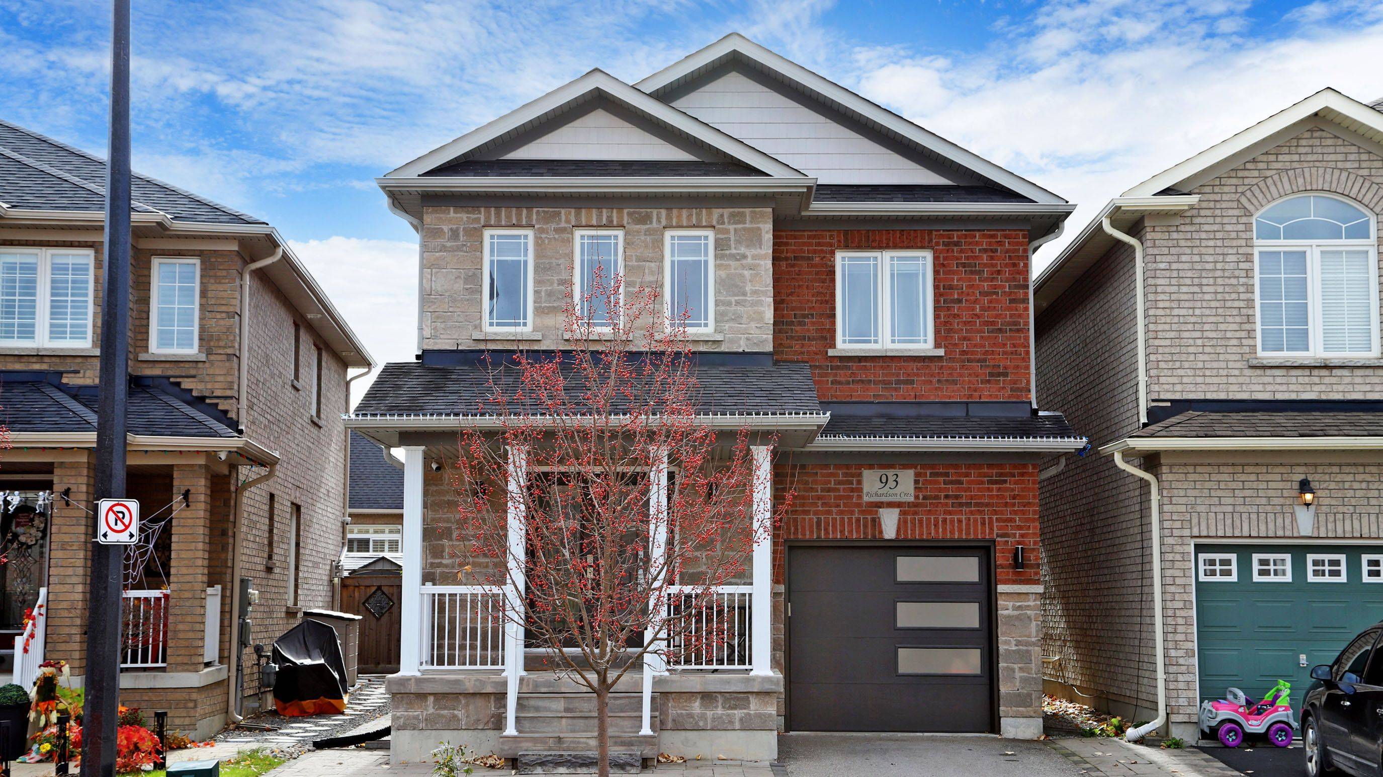 Bradford West Gwillimbury, ON L3Z 0N4,93 Richardson CRES