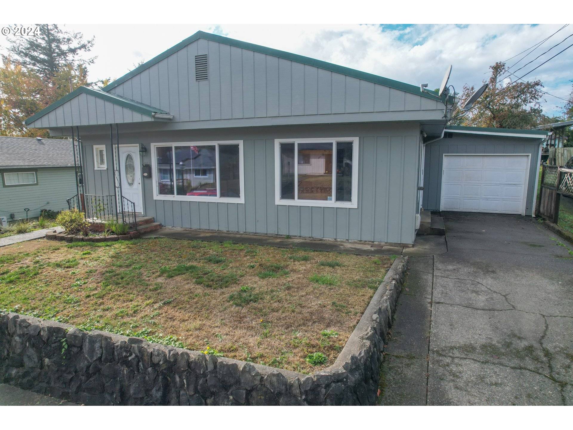 Coquille, OR 97423,911 N COLLIER ST