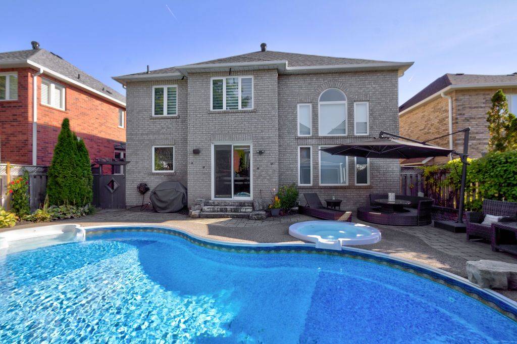 1181 Lindenrock DR, Oakville, ON L6H 6T5