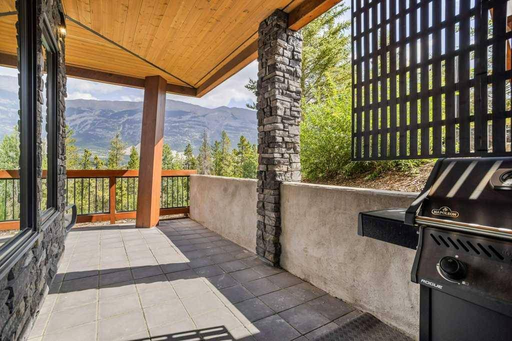 Canmore, AB T1W 0N3,106 Stewart Creek Rise #115