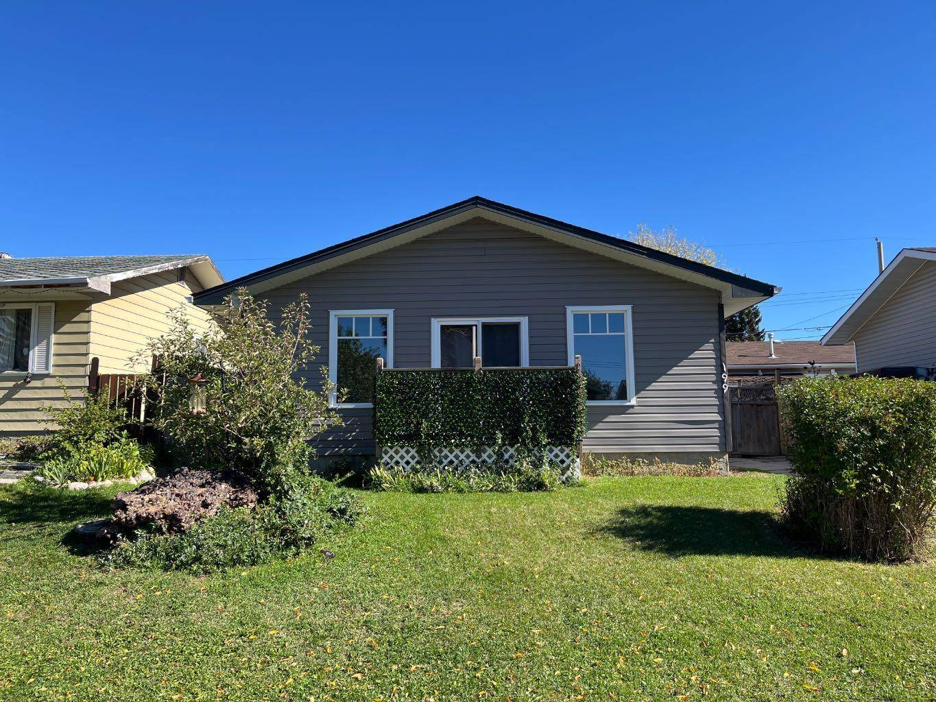 Calgary, AB T2A 3S1,199 Penmeadows Close SE