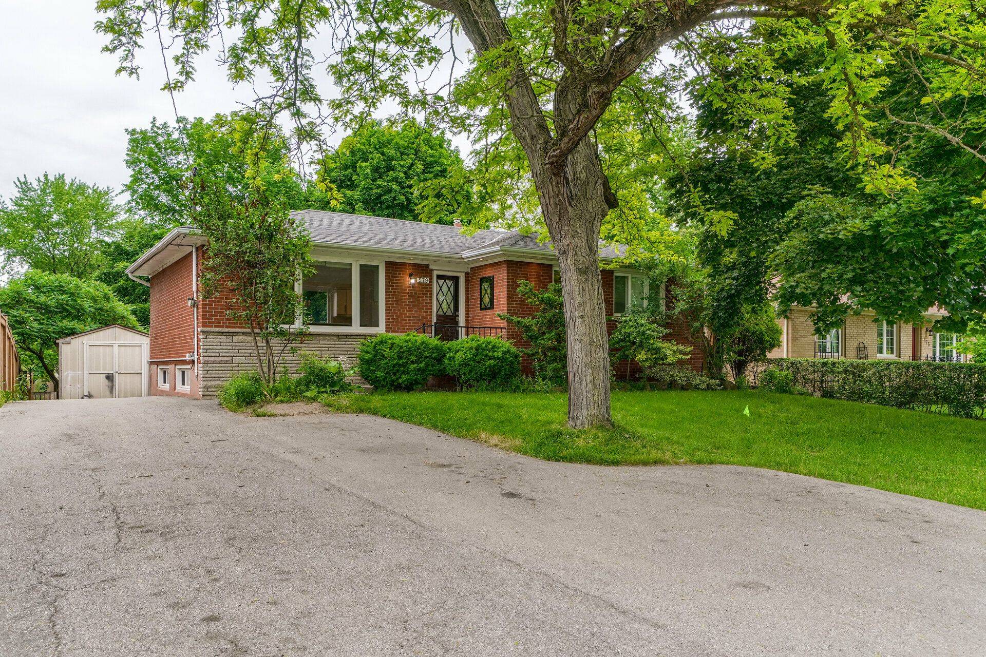 Oakville, ON L6L 4T6,579 Lees LN