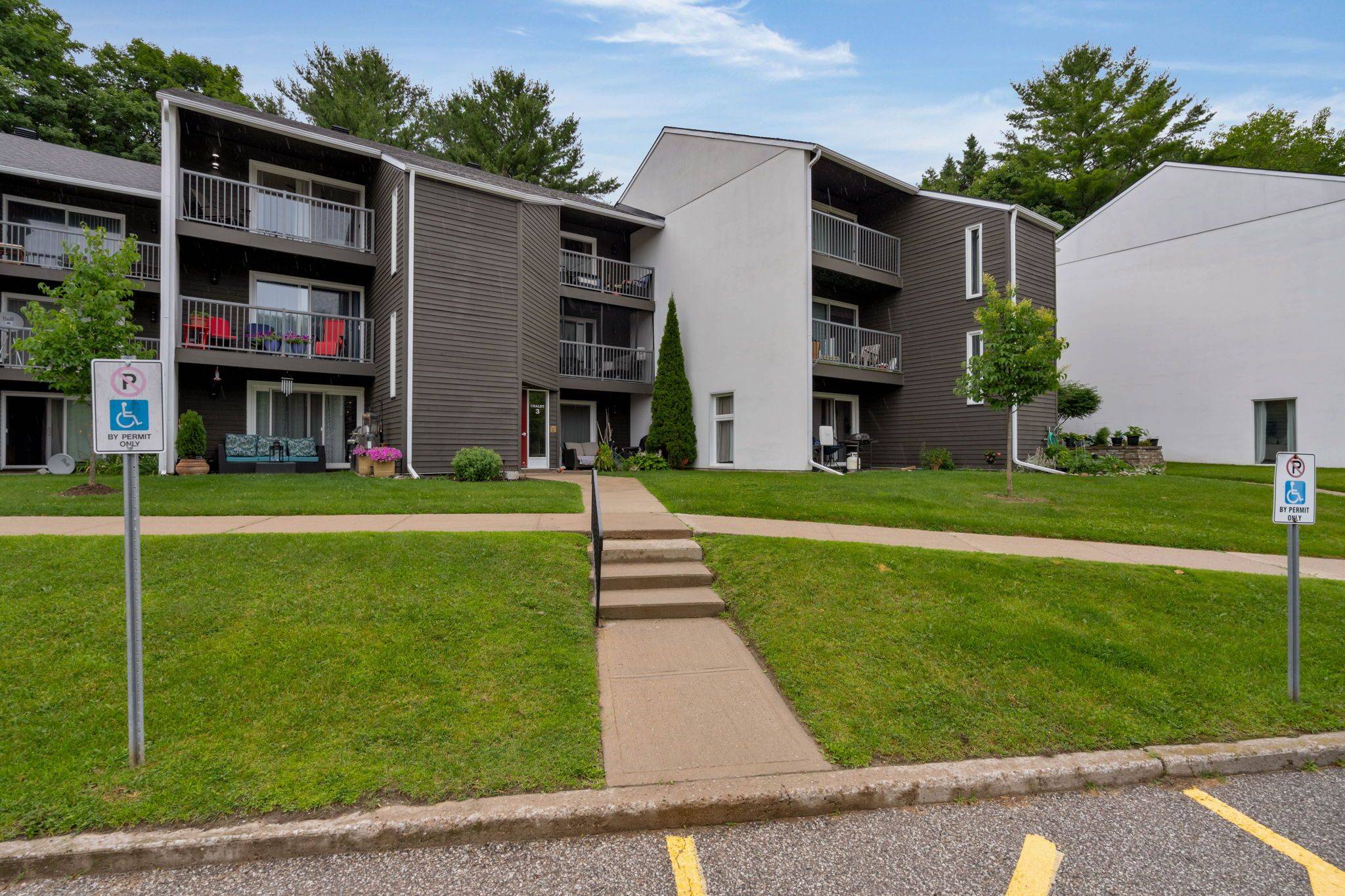 Oro-medonte, ON L4M 4Y8,1102 Horseshoe Valley RD W #303