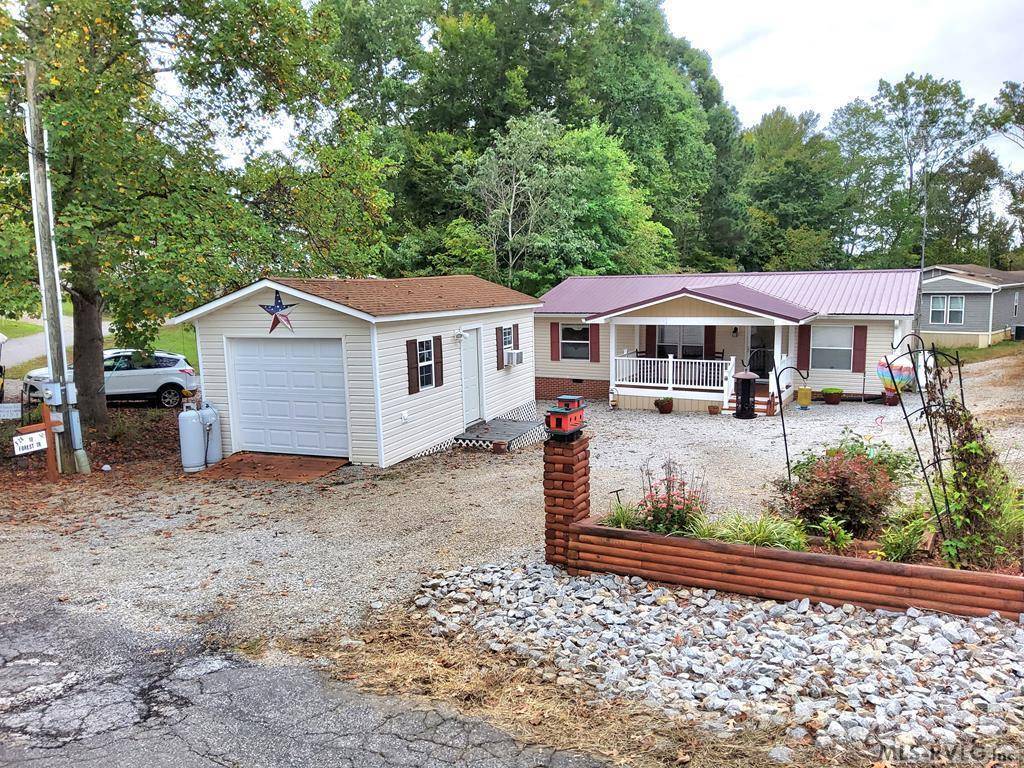 Bracey, VA 23919,10 Forest Trail