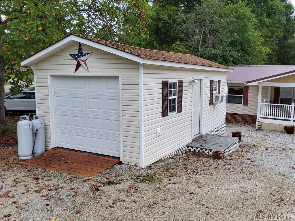 Bracey, VA 23919,10 Forest Trail