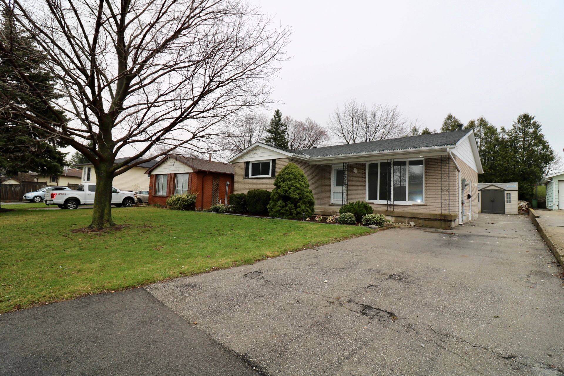 Hamilton, ON L9C 4T4,309 Cranbrook DR #Bsmt