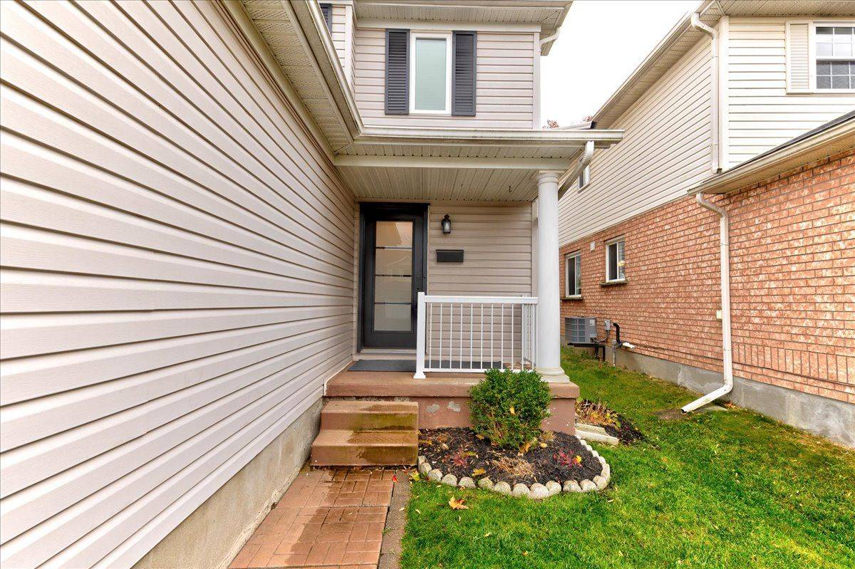 Kitchener, ON N2E 3P5,370 HIGHBROOK CRES