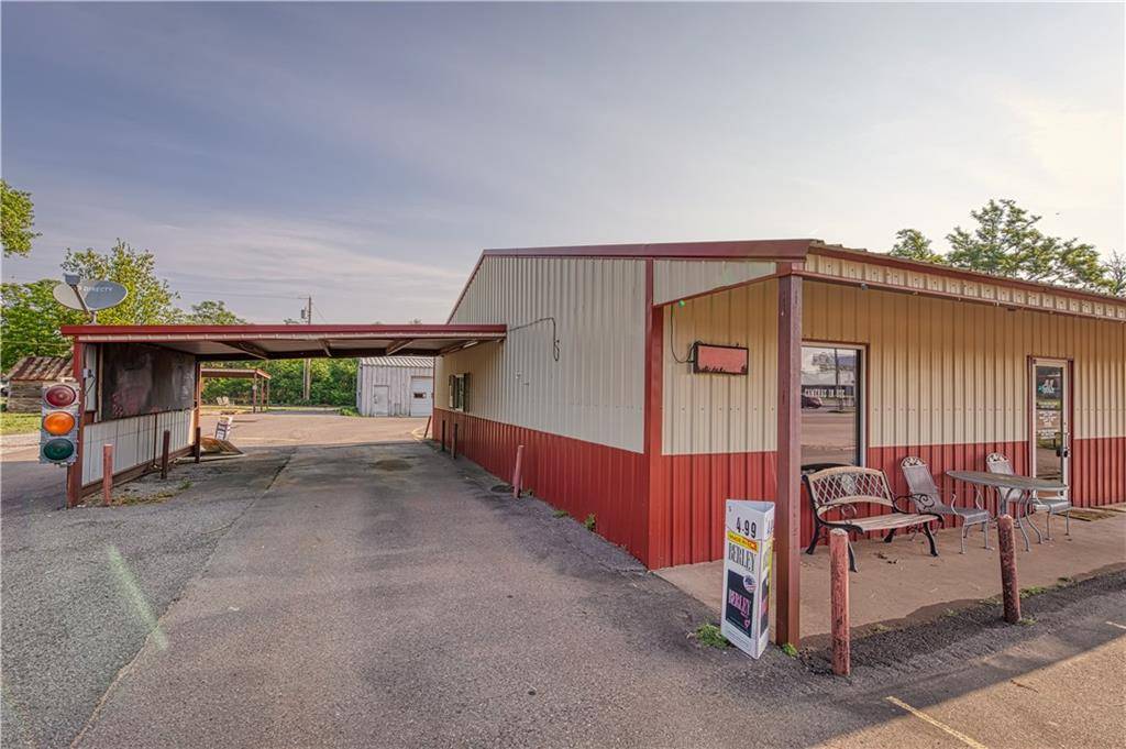 Erick, OK 73645,313 W Roger Miller Boulevard