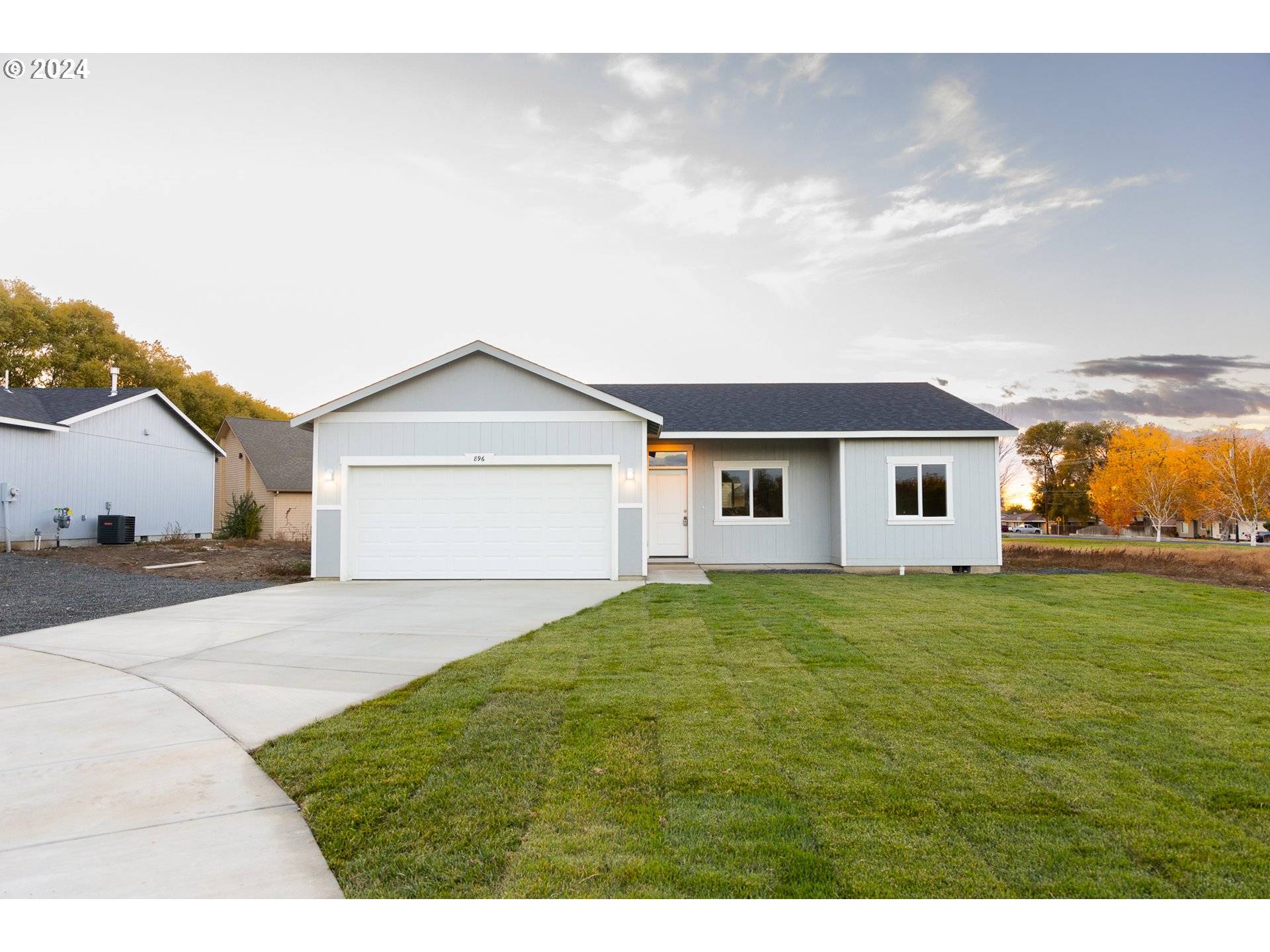 Hermiston, OR 97838,896 SE 9th DR