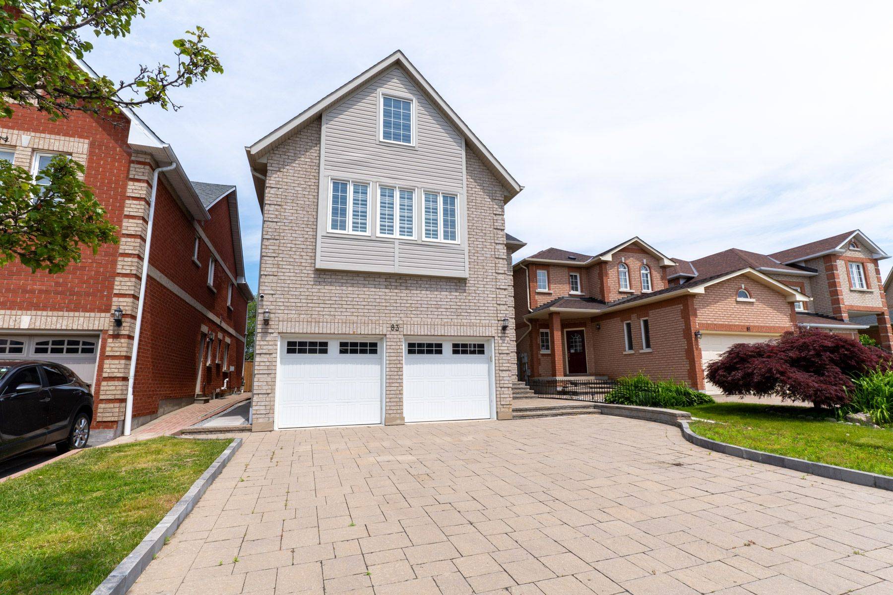 York, ON L3R 4T2,83 Eastpine DR