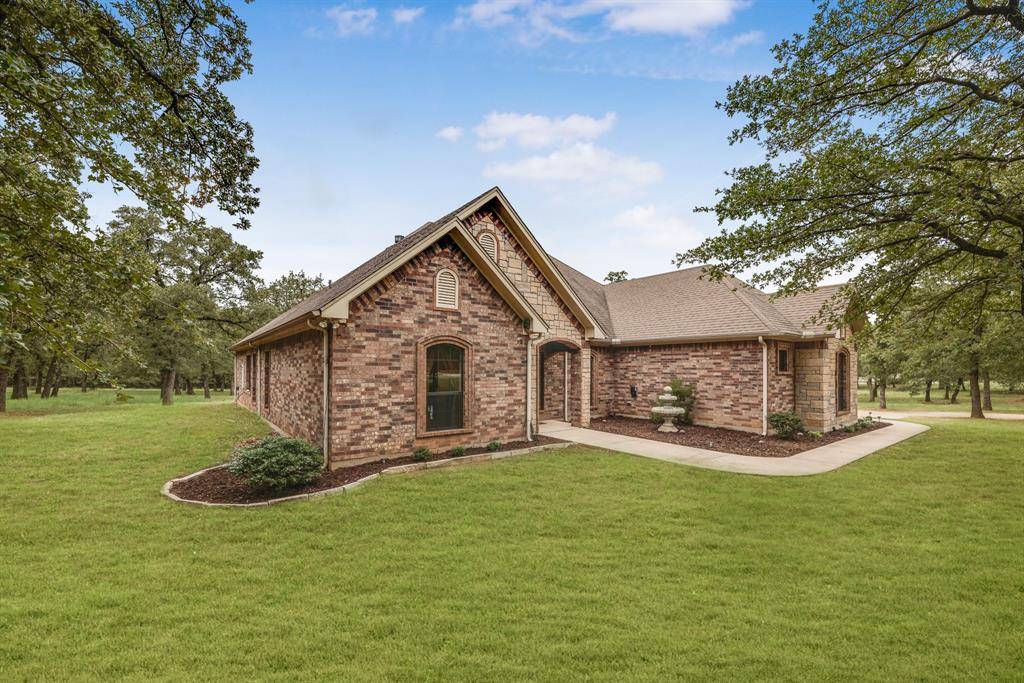 Bowie, TX 76230,534 Timber Oaks Court