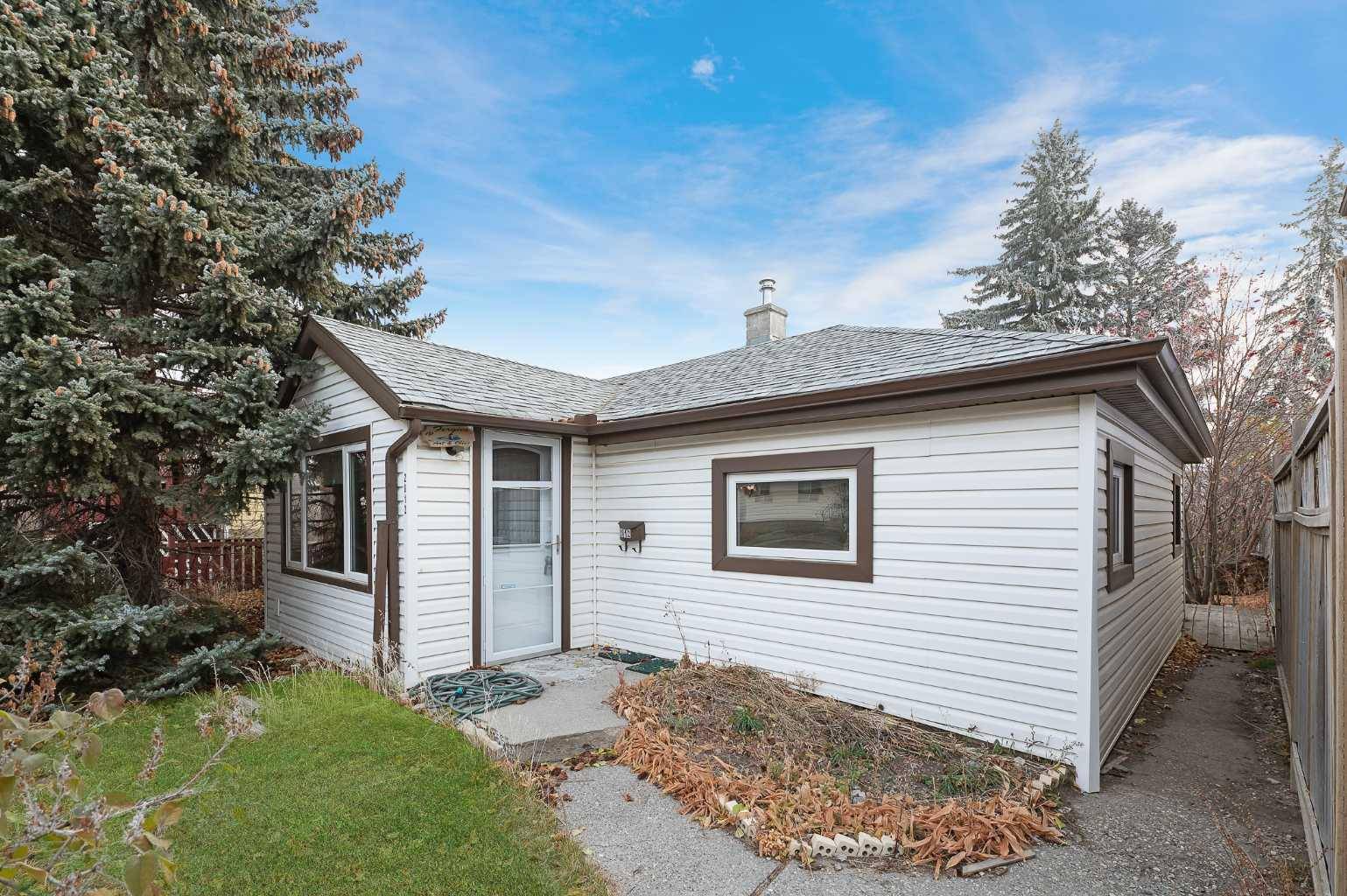 Calgary, AB T3E 3G2,2812 38 ST SW