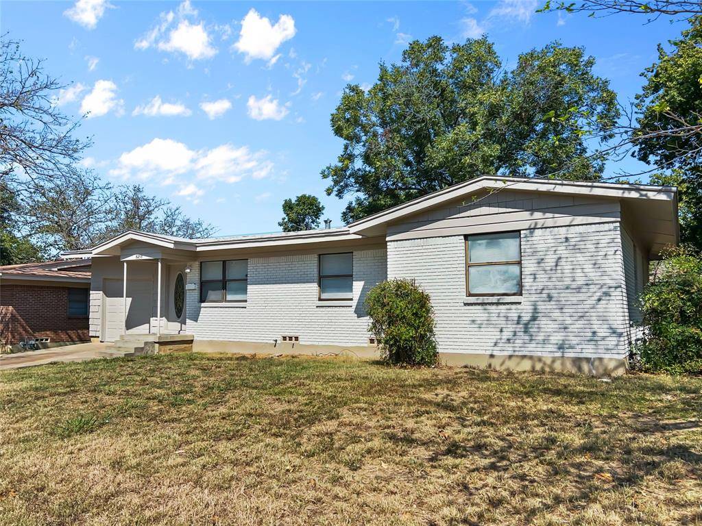 Fort Worth, TX 76116,8258 Carrick Street