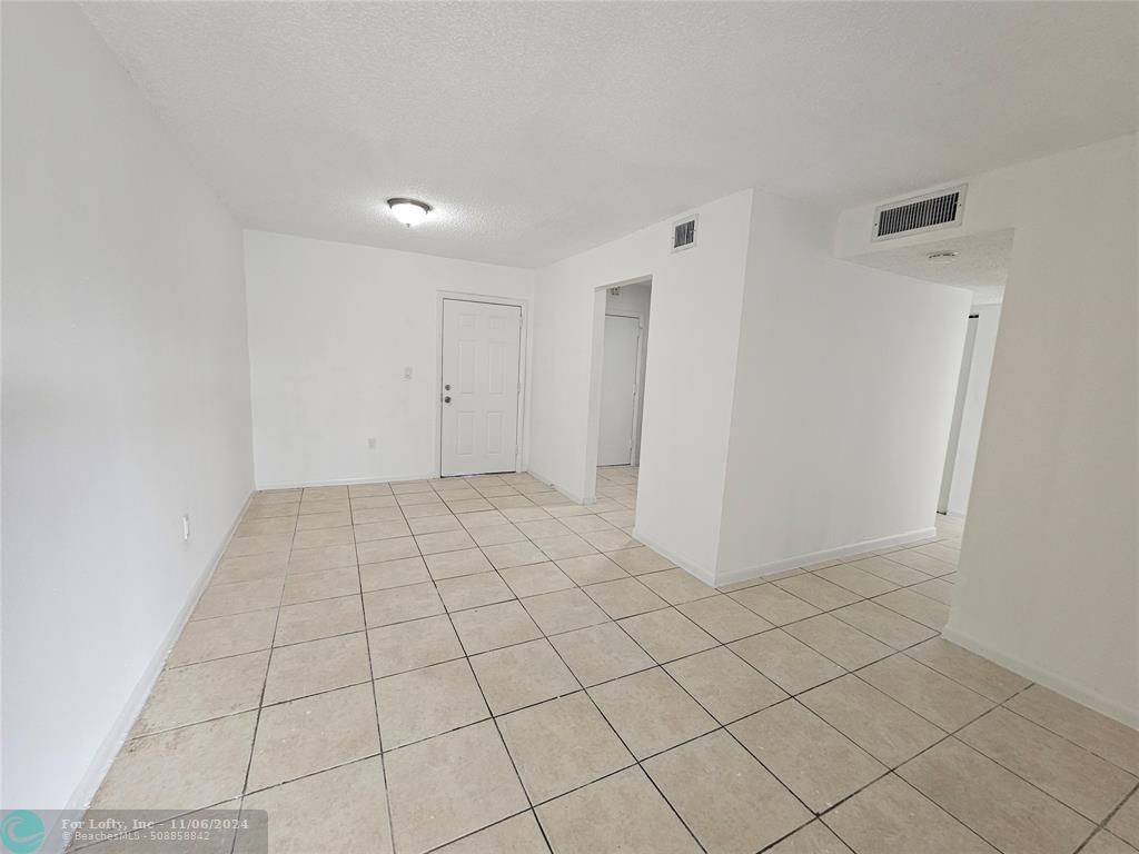 Lauderdale Lakes, FL 33311,3610 NW 21st St  #206