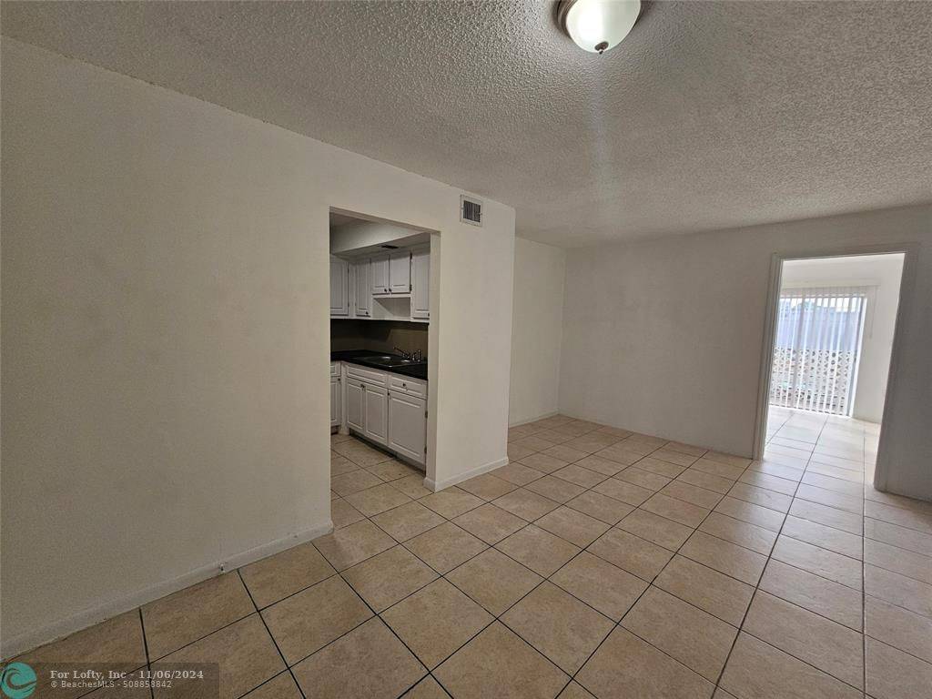 Lauderdale Lakes, FL 33311,3610 NW 21st St  #206