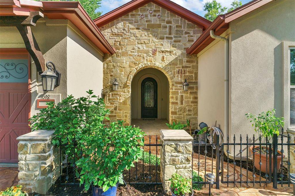 Grapevine, TX 76051,812 W Sunset Street