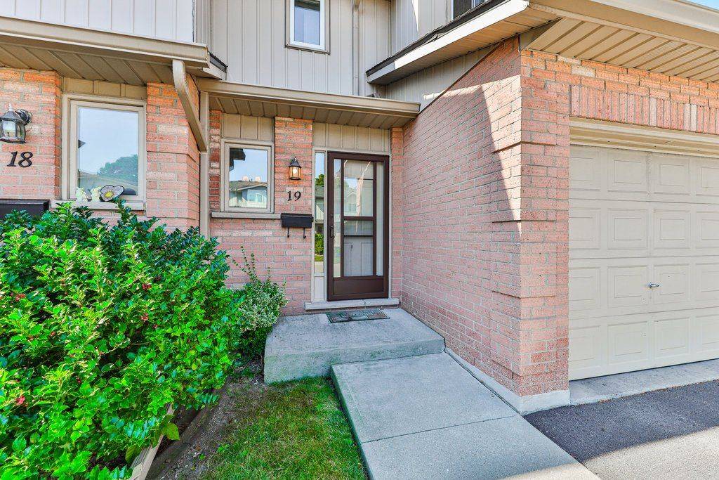 Hamilton, ON L8W 3R7,1675 Upper Gage AVE #19