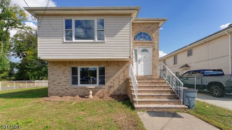 Elizabeth City, NJ 07208,591 Cherry St #2